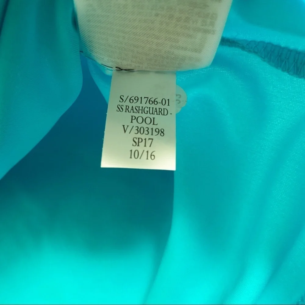 Gap aqua crew neck short sleeve shark graphic rash guard XL = 12